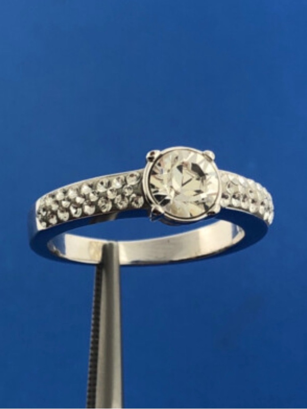 Swarovski size 6 Crystal Ring - Picture 5 of 6